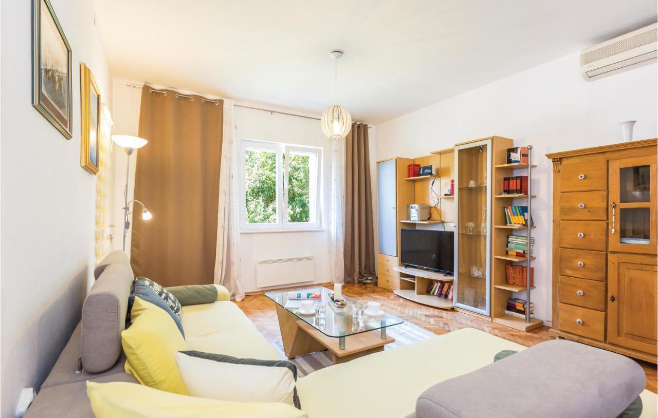 Lovely Apartment In Makarska With Wifi Luaran gambar