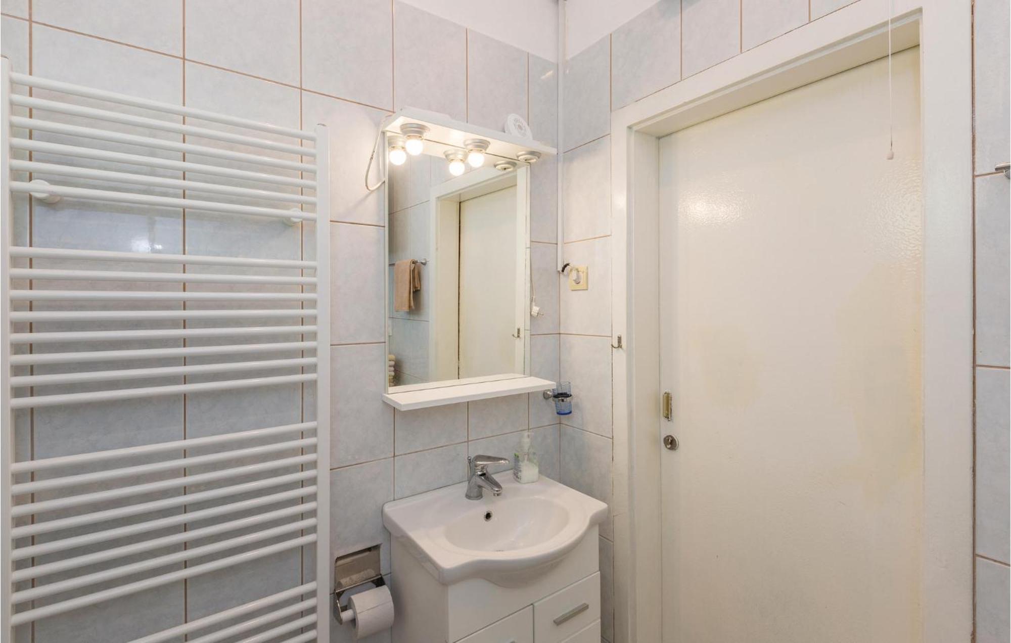 Lovely Apartment In Makarska With Wifi Luaran gambar