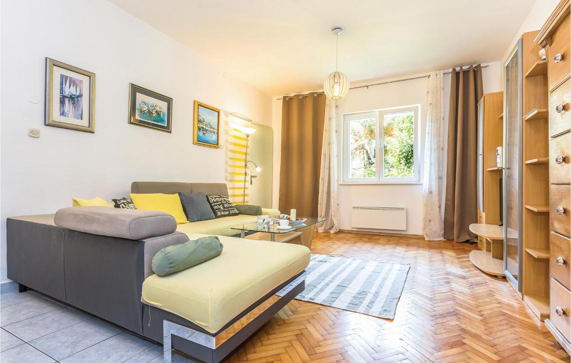 Lovely Apartment In Makarska With Wifi Luaran gambar
