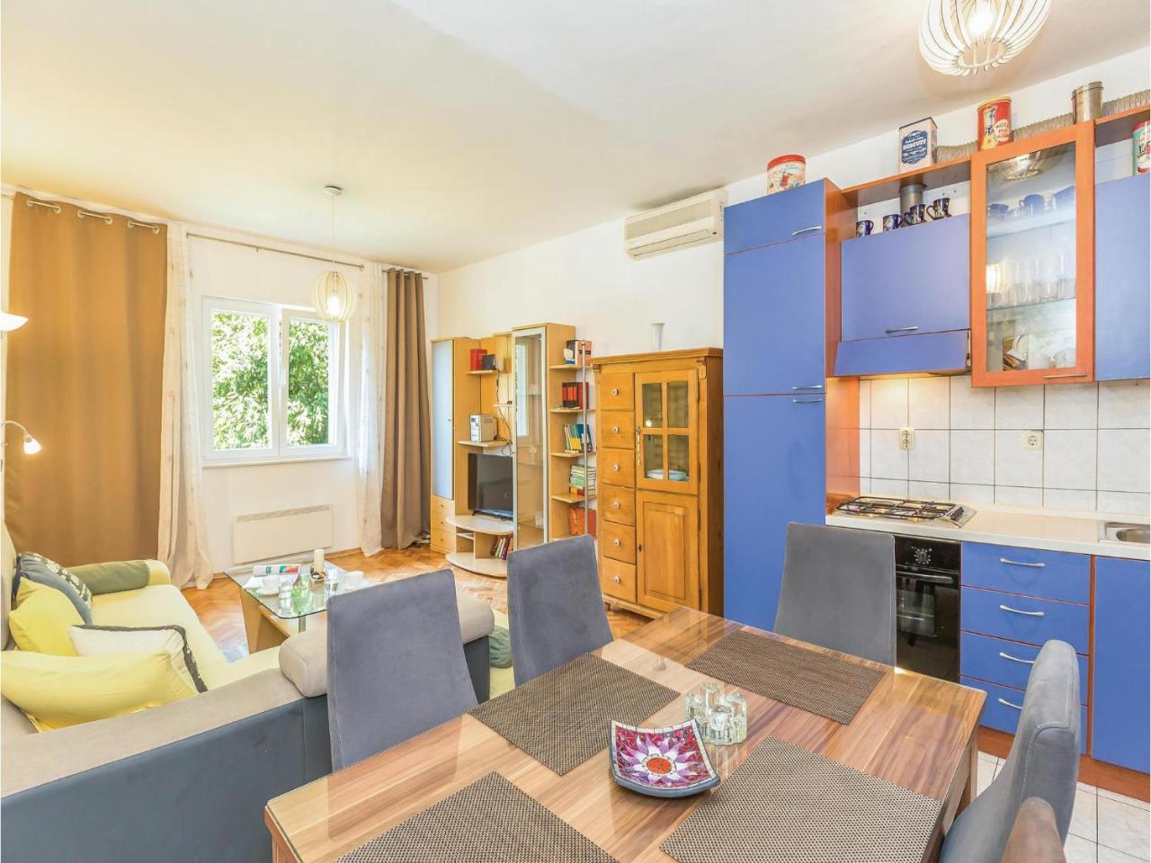 Lovely Apartment In Makarska With Wifi Luaran gambar